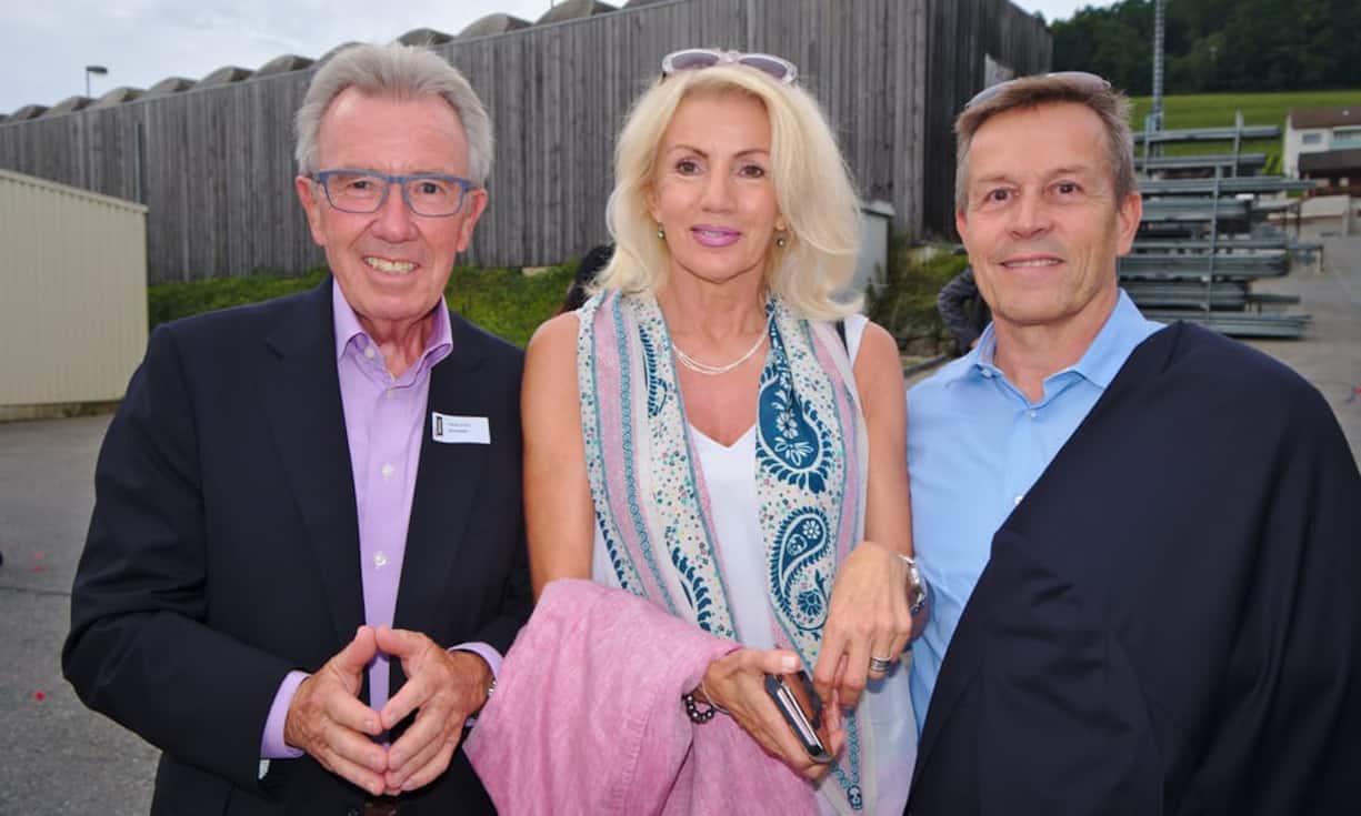 Hans Ulrich Schneider, Präsident & Geschäftsleiter, Blue Stars / FIFA youth cup;
Odile Rytz, Event Manager, Grün Stadt Zürich;
Urs Eberle, Bereichsleiter Logistik & Stadionbau, Blue Stars / FIFA youth cup