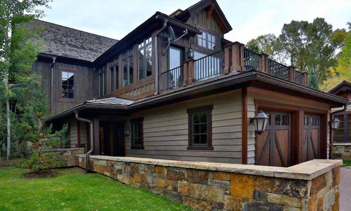 Chalet Serena in Aspen, USA - 257'000 Franken pro Woche:Inmitten von Aspens bester Wohngegend liegt das Chalet ganz in der Nähe von Shopping, Restaurants und den Skipisten. 14 Gäste können viel Platz in sieben Zimmern geniessen: mit hohen Decken, Holzverkleidung und klassischer Einrichtung.