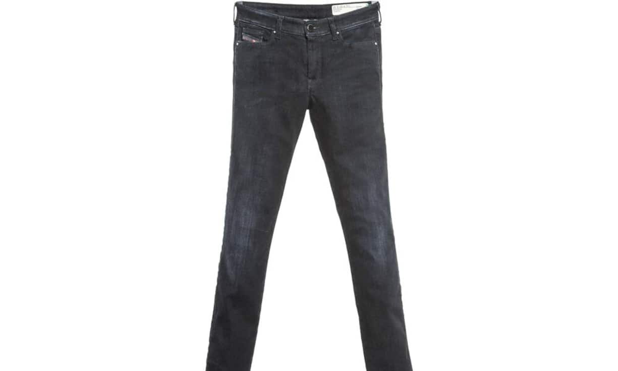 Cool: Diesel (Frau)Das Modell Doris 0835V ist figurbetont und trotzdem der richtige Begleiter für einen langen Arbeitstag. Dank dem Strechanteil ist diese Hose besonders anschmiegsam. Auch in schwarz erhältlich. Preis 229 Franken