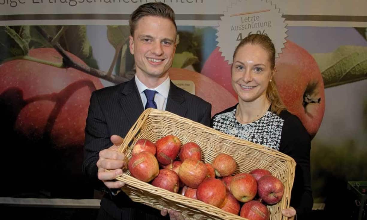 Süsse Früchte am Stand von J.P. Morgan:
Mark Stucki, Vizedirektor, J.P. Morgan (Suisse) SA;
Nadja Huber, Head Marketing Zurich, J.P. Morgan (Suisse) SA