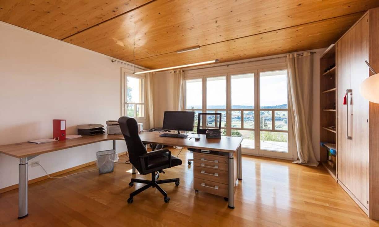 Durch die erhöhte Lage der Villa hat man einen unverbaubaren Weitblick.