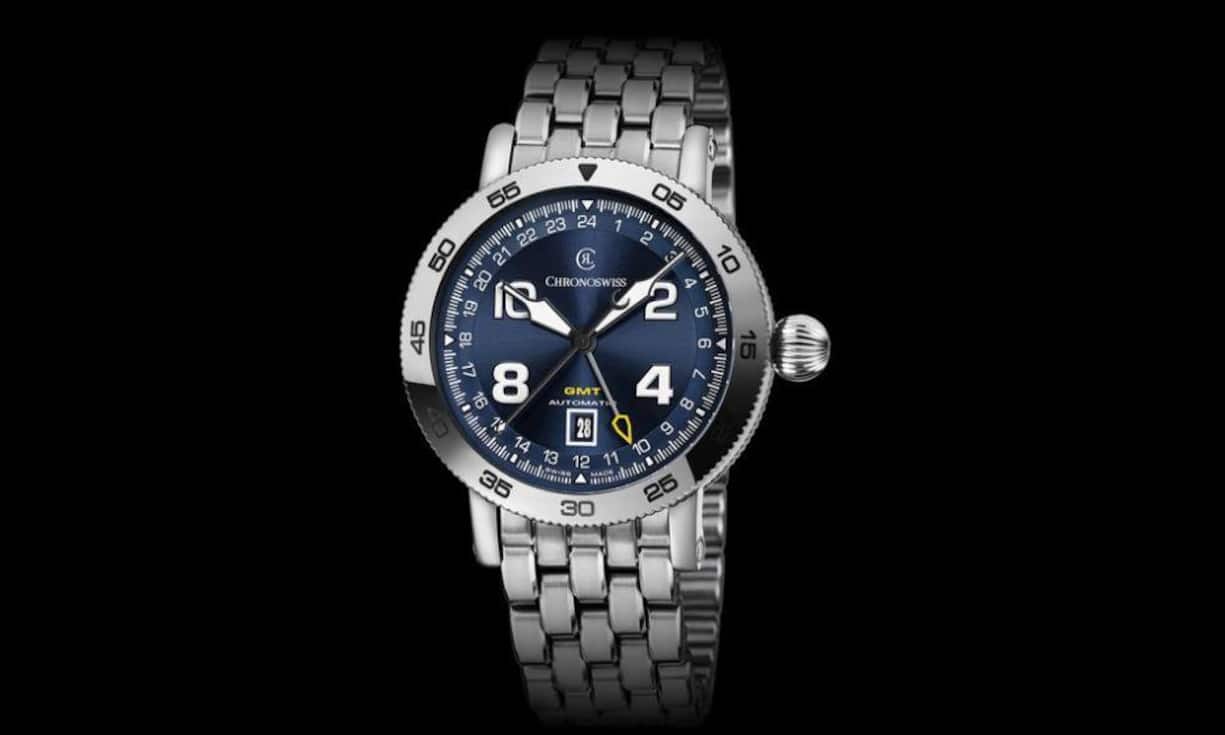 Mit dem neuen Timemaster GMT stellt Chronoswiss den jüngsten Zuwachs in der Sportlinie vor, der die praktische Funktion einer zweiten Zeitzone mit einem kernigen Äusseren kombiniert. Automatikwerk, Saphirglasboden, eingelassen im Edelstahlgehäuse.Chronoswiss