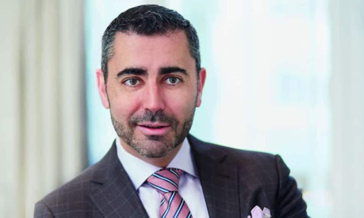 Den Gategroup-CEO Xavier Rossinyol holte Schmid im letzten Jahr an Bord. Er war vorher Finanzchef beim Flughafenshop-Betreiber Dufry und zeichnete sich dort vor allem im Bereich Akquisitionen aus, dank denen Dufry ein beträchtliches Umsatzwachstum erreichte. Unter der Ägide Schmid ist Rossinyol der dritte CEO bei Gategroup.