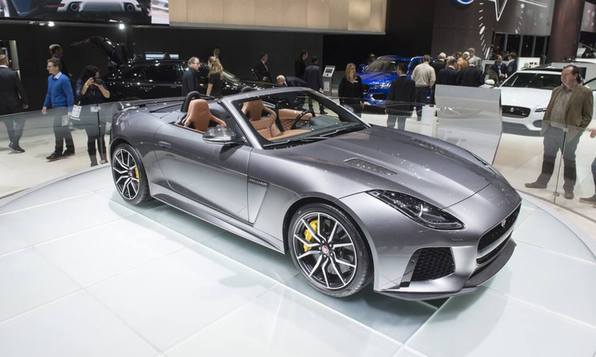 Das sind die Highlights und Luxuskarossen vom Autosalon in Genf 2016:
Der neue Jaguar F-Type SVR  feiert seine Debüt auf dem Genfer Autosalon 2016. Mit 575 PS bringt der Flizzer 322 km/h auf den Tacho.