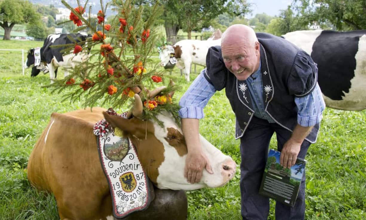 Jean-Claude Biver produziert auf seinem Bauernhof jährlich rund fünf Tonnen Alpkäse, den er an Freunde, Familie und bestimmte Restaurants seiner Wahl kostenlos abgibt.