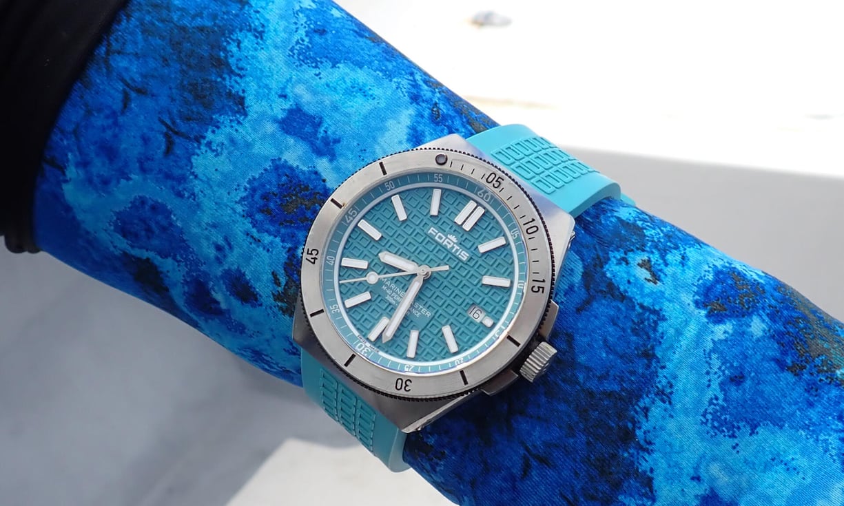 Mit der bis 300 Meter wasserdichten Marinemaster M-40 (hier in «Serenity Blue») bietet Fortis seit 2021 auch eine etwas kleinere und günstigere Variante der Taucheruhr an.