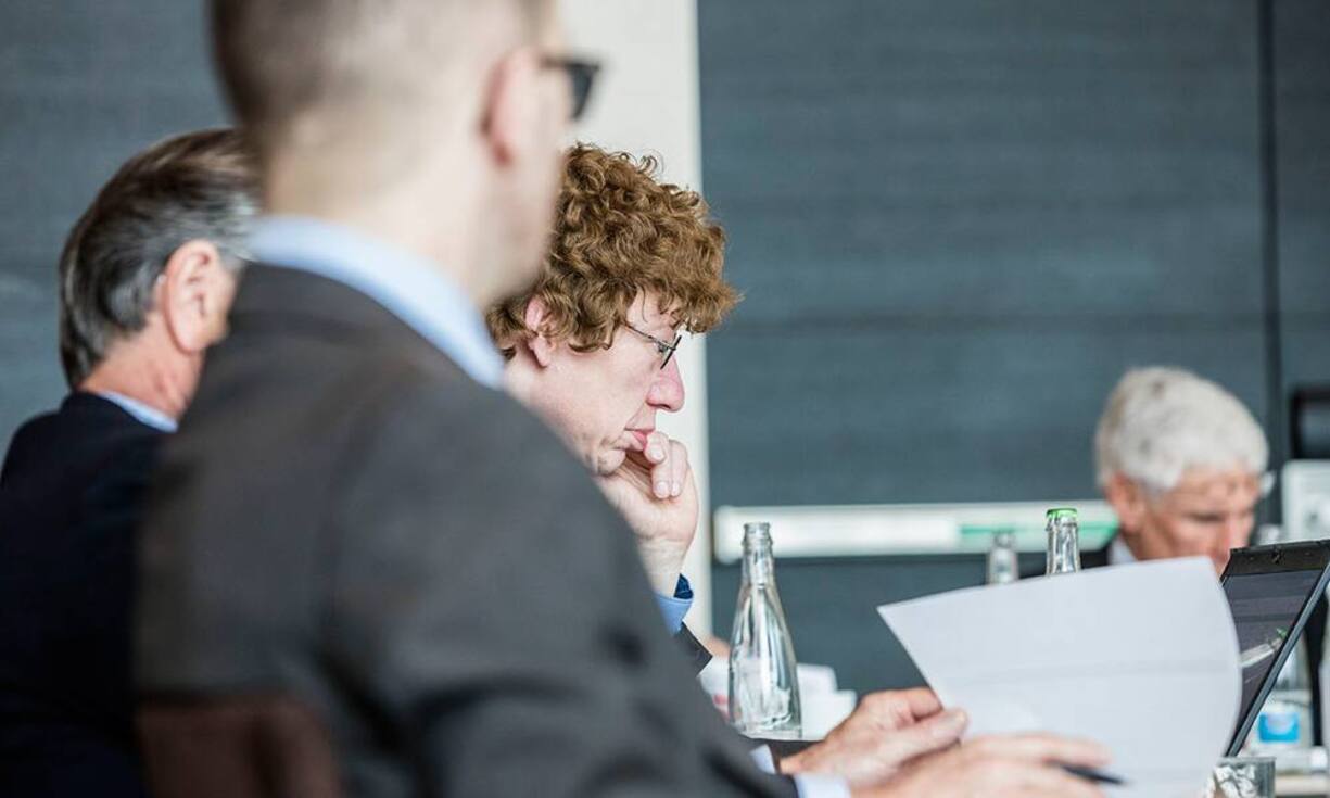 Auszeichnung: Auf Basis dieser Analyse selektierte die Jury unter Leitung von Finanzprofessor Thorsten Hens die auszeichnungswürdigen Banken und die besten der vier Kategorien Banken national, Banken regional sowie Privatbanken und Auslandbanken.