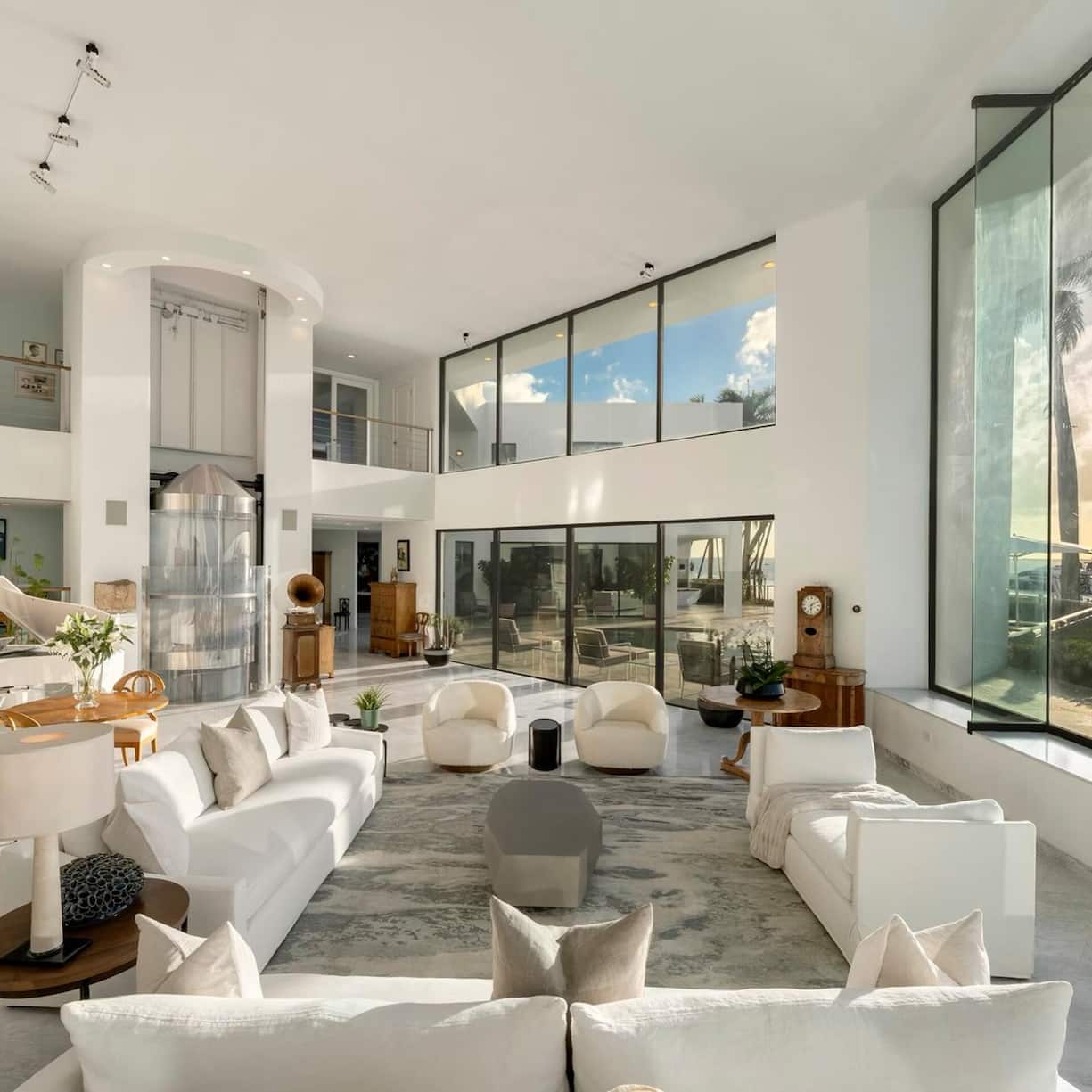 Der Glasaufzug ist auch heute noch erhalten.