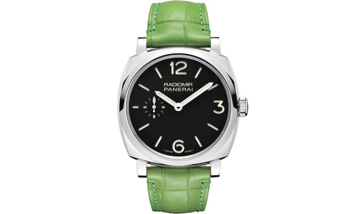 Panerai - Ideengeber
Radiomir 1940: Mit ihrem zeitlosen Design und den von der neuen Manufaktur in Neuenburg geschaffenen anspruchsvollen technischen Lösungen (72 Stunden Gangreserve) ist sie das Herzstück der aktuellsten Panerai-Kollektion. Historische Referenzen, zeitgemässe Uhrmacherkunst, italienisches Design und Schweizer Manufakturarbeit verbinden sich in der Radiomir 1940. 
Werk: Handaufzug, Kaliber P1000; Gehäuse: Stahl; Durchmesser: 42 mm