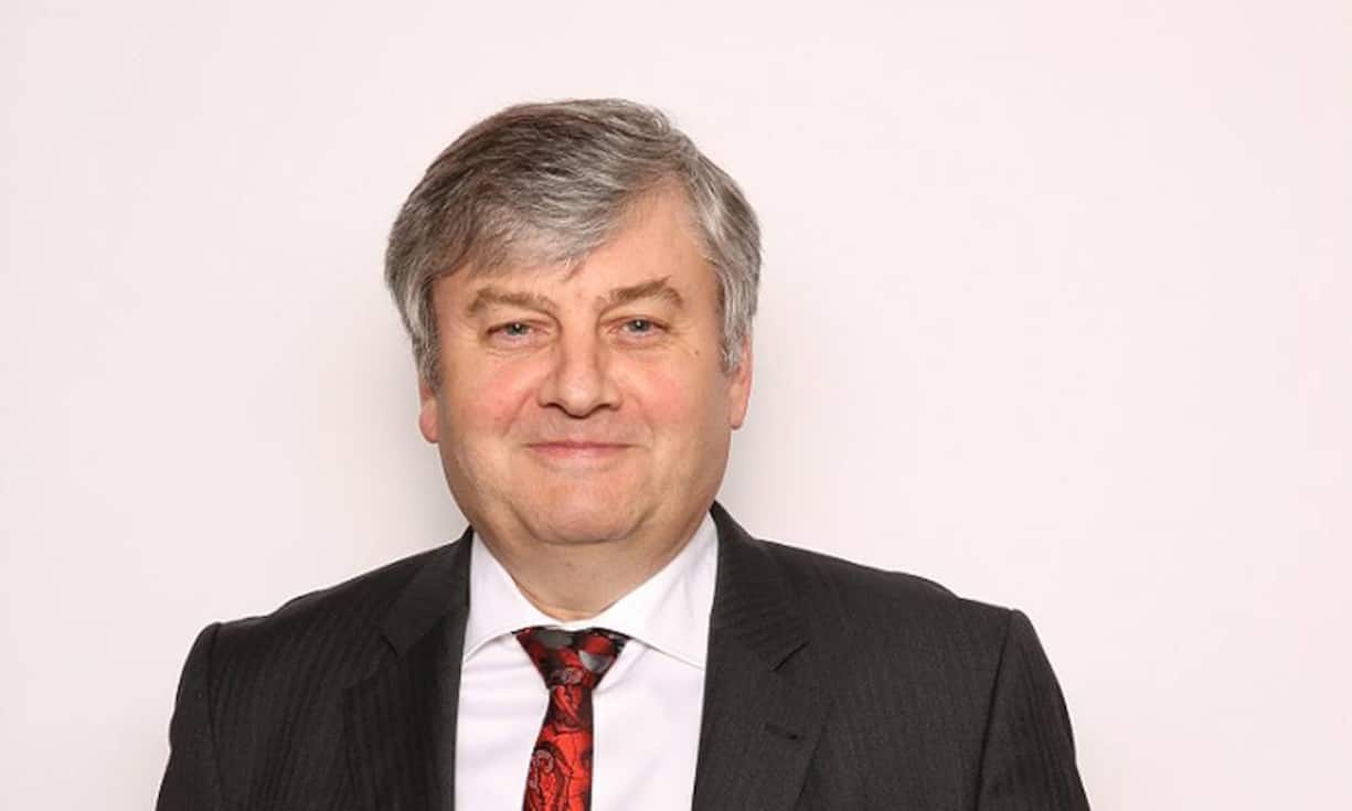 Auch Victor Peignet (Bild, PR) ist ein Rückversicherungskonkurrent. Der Franzose ist CEO vom französischen Konzern Scor. Bei PartnerRe heisst Mumenthalers Gegenpart Emmanuel Clarke.Bilder: Keystone