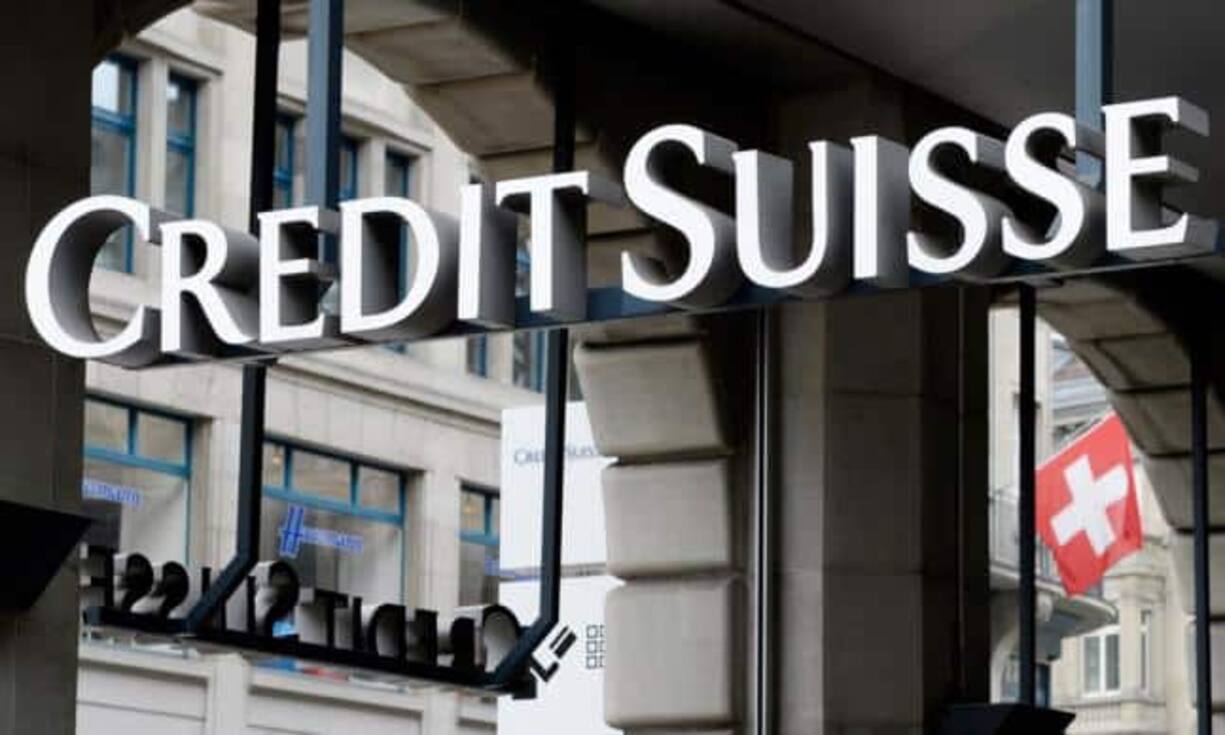 Bei der Credit Suisse geht der Jobabbau 2017 weiter: Gemäss den Präsentationsunterlagen sollen im laufenden Jahr 5500 Stellen verschwinden, wobei es vermutlich vor allem externe Angestellte trifft. 2016 hatte die Bank bereits 7250 Vollzeitstellen gestrichen.