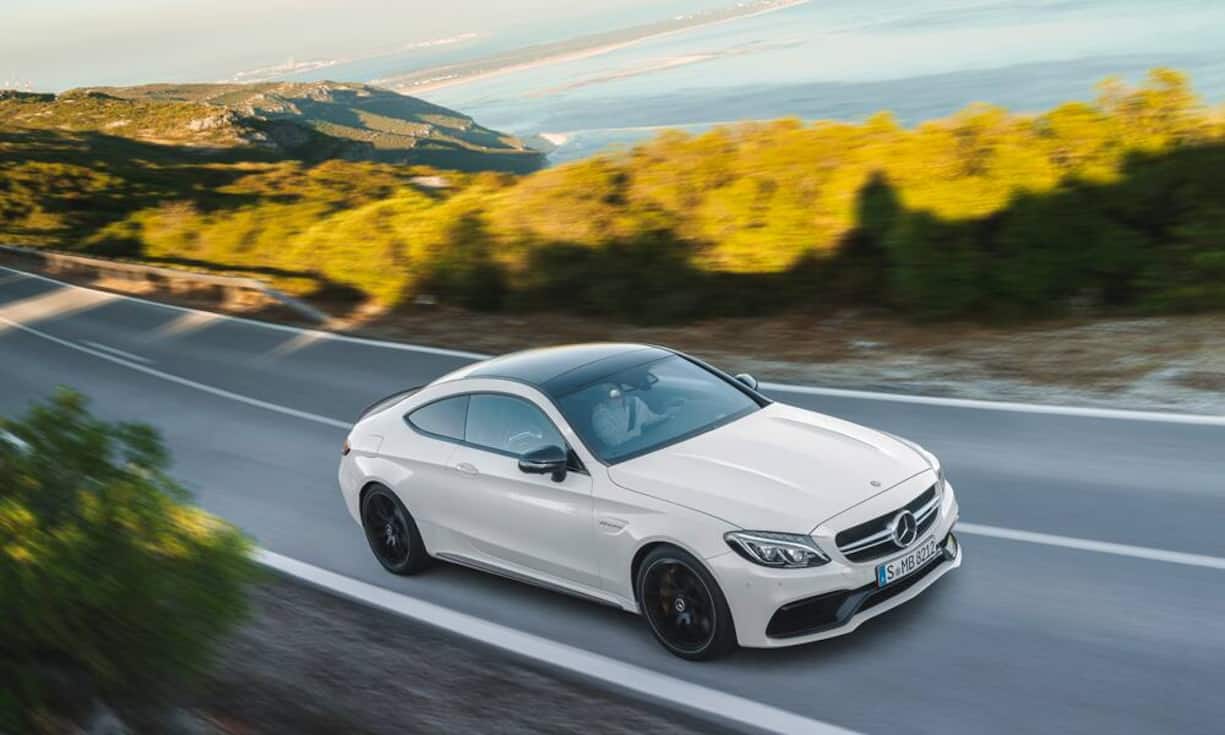 Mercedes C63 CoupéWie BMW stellt Mercedes gleich mehrere Neuheiten vor. Die deutschen Autobauer wollen damit 2016 das Luxus-Segment dominieren.