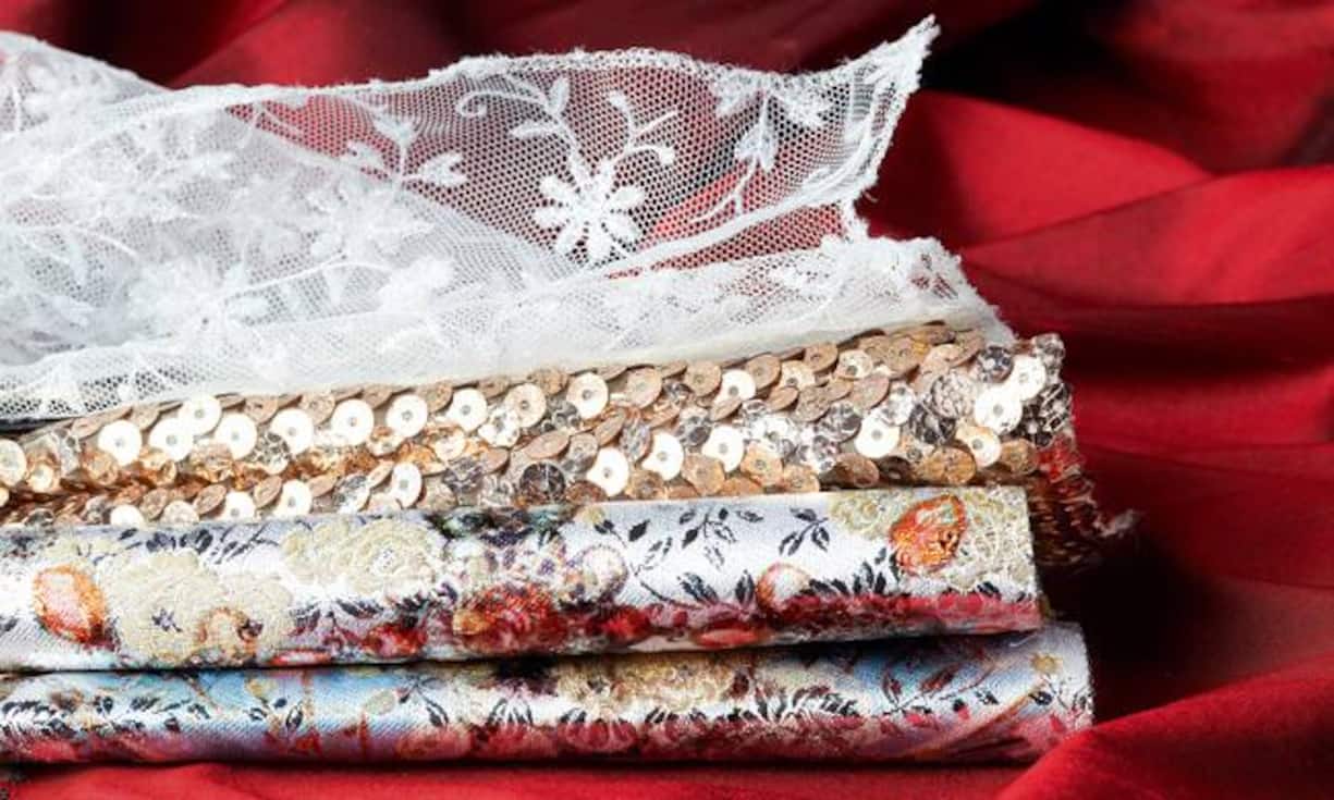 Glamourdisziplin Textil: Starmodemacher gestalten ihre Roben gerne mit Schweizer Stoffen. Die Branche beschäftigt heute 15 000 Menschen. Bild: Schlaepfer-Stoffe bei Decoris in Zürich.