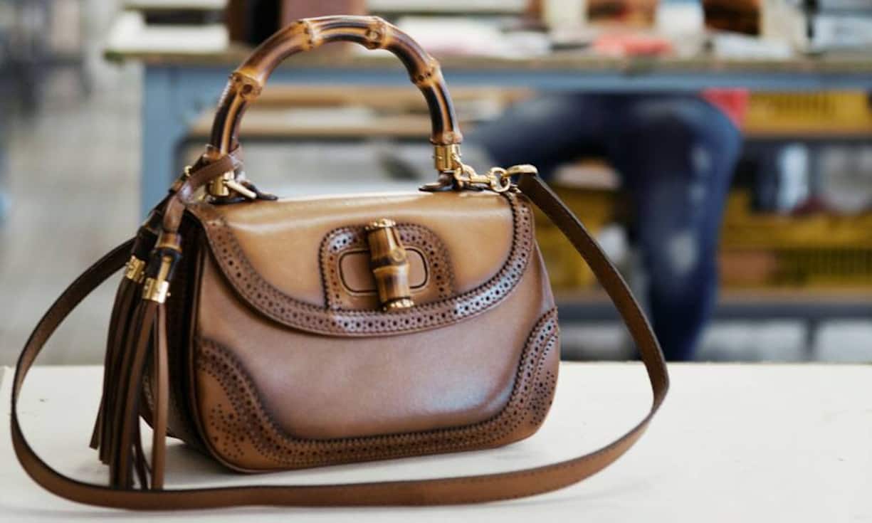 ...wie der ausschliesslich in Handarbeit gefertigten Bamboo Bag, die schon in den fünfziger Jahren bei Celebrities beliebt war.