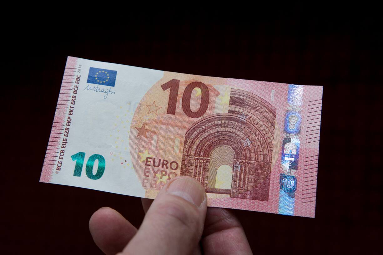 GERMANY, COLOGNE - SEPTEMBER 17:Â Our picture shows the new 10 Euro banknotes, on September 17, 2014 in Co0logne, Germany. (Photo by Ulrich Baumgarten via Getty Images)