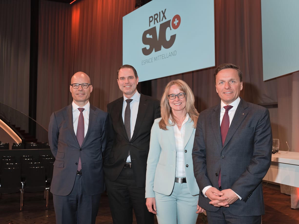 Didier Denat, Credit Suisse (Schweiz) SA;Beat Brechbühl, Managing Partner, Kellerhals Carrard;Petra Joerg, CEO, Rochester-Bern Executive Programs;Andreas Gerber, Präsident, Prix SVC Espace Mittelland