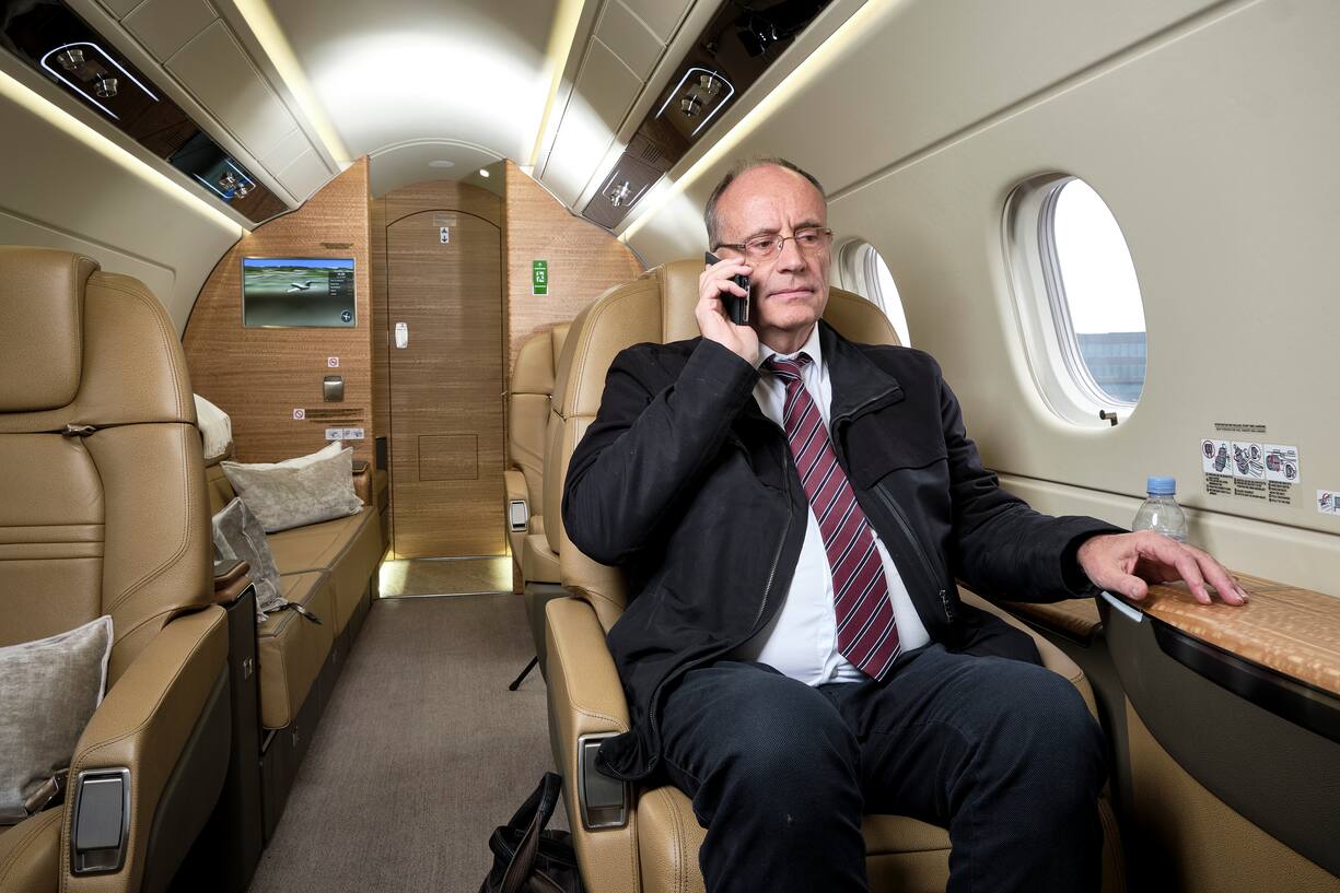Damien Piller avec le nouvel avion de sa compagnie de jets privés Speedwings