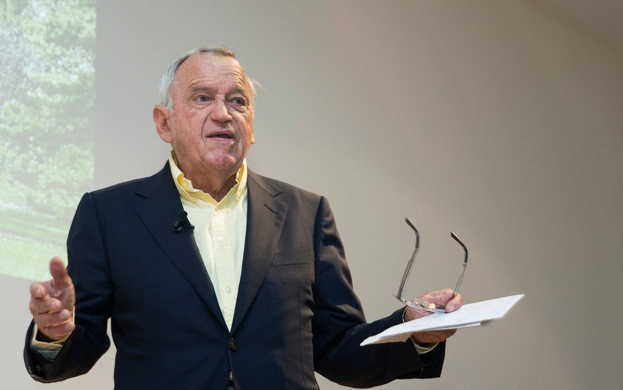 Hansjoerg Wyss, Praesident der Beyeler Stiftung, fotografiert am Donnerstag, 4. Mai 2017 anlaesslich der Projektpraesentation des geplanten Neubaus von Atelier Peter Zumthor in der Fondation Beyeler in Riehen bei Basel. (KEYSTONE/Patrick Straub)