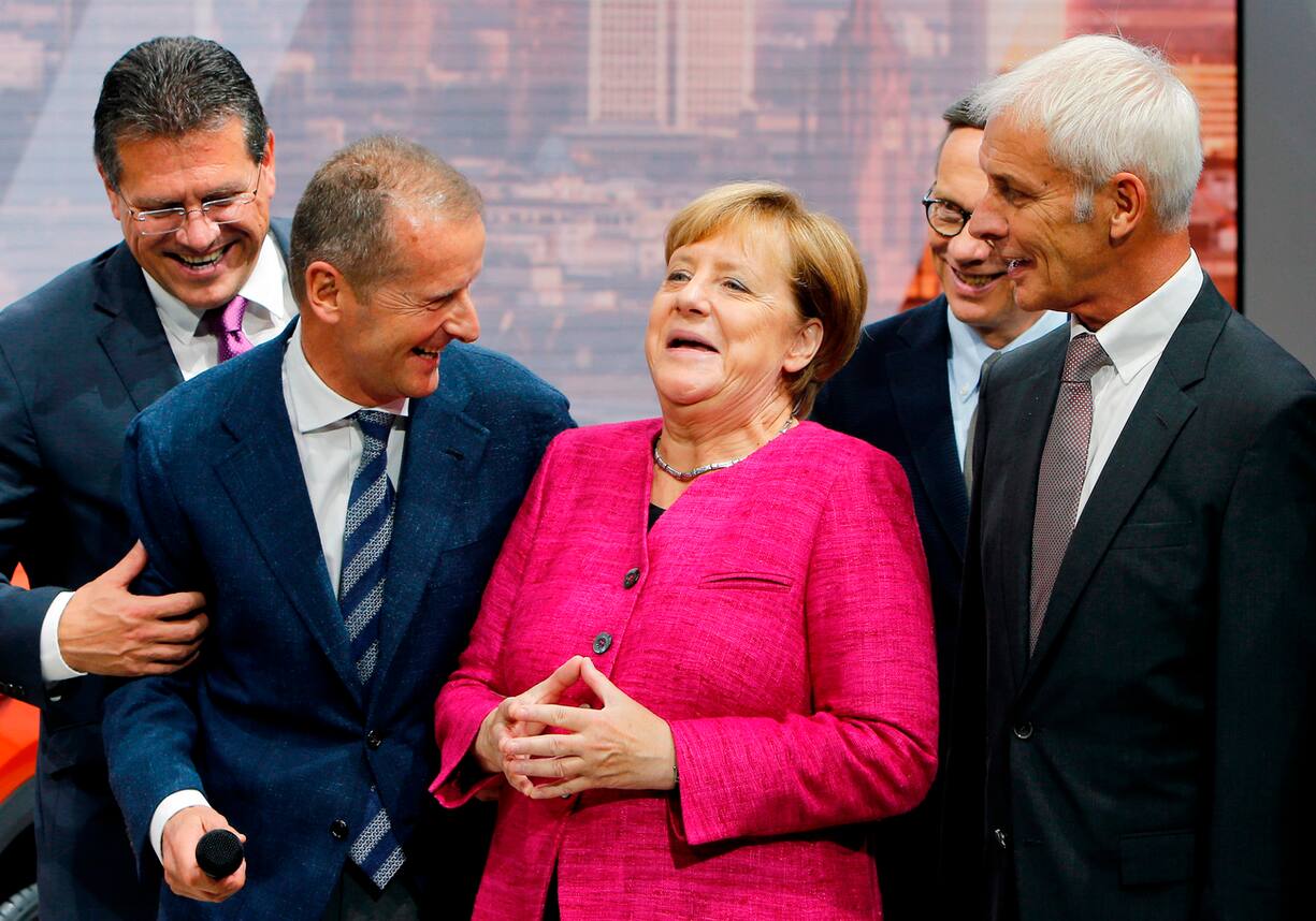 Herbert Diess mit Bundeskanzlerin Angela Merkel
