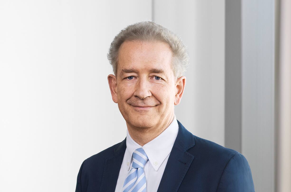Präsident Adrian BultÃkonom; Professioneller Verwaltungsrat;