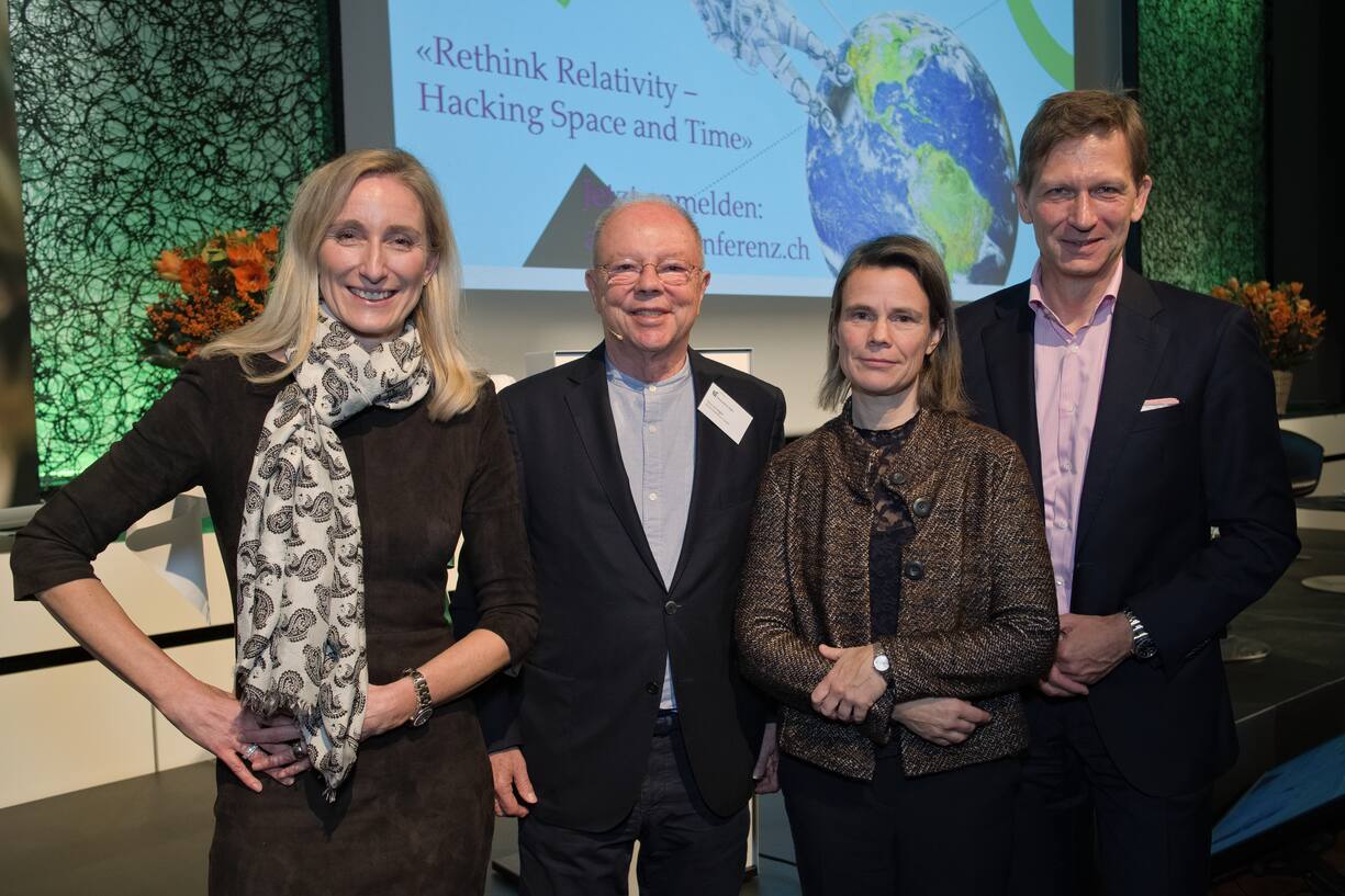 Anette Bronder, Group COO, SwissRe;Otto C. Honegger, Moderator;Nikola Biller-Andorno, Direktorin Institut Biomedizinische Ethik & Medizingeschichte der Uni Zürich;Christian Keller, General Manager & Vorsitzender der Geschäftsleitung, IBM Schweiz