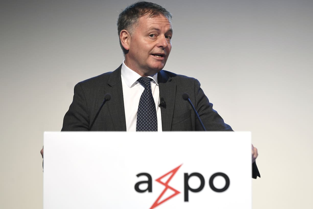 Thomas Sieber, VR - Praesident Axpo an der Bilanzmedienkonferenz in Zuerich am Mittwoch, 21. Dezember 2016. Der Energiekonzern Axpo schreibt das schlechteste Ergebnis seiner Unternehmensgeschichte. Axpo hat im abgelaufenen Geschaeftsjahr 2015/2016 einen Verlust von 1,25 Milliarden Franken geschrieben. Hauptgrund dafuer sind weitere Wertberichtigungen und Rückstellungen in der Hoehe von 1,6 Milliarden Franken. (KEYSTONE/Walter Bieri)