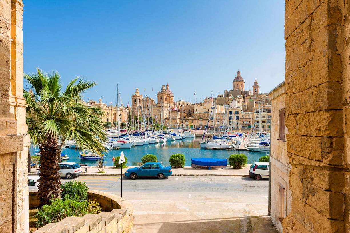 <p>Malta: Liegt quasi um die Ecke und ist auch finanziell attraktiv, wenn man einen Wohnsitz nimmt.</p>