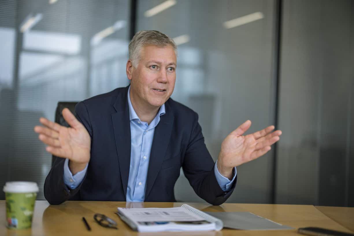 <p>Mit dem Siemens-Chef mitzuhalten, ist für ABB-CEO Morten Wierod keine einfache Aufgabe.</p>