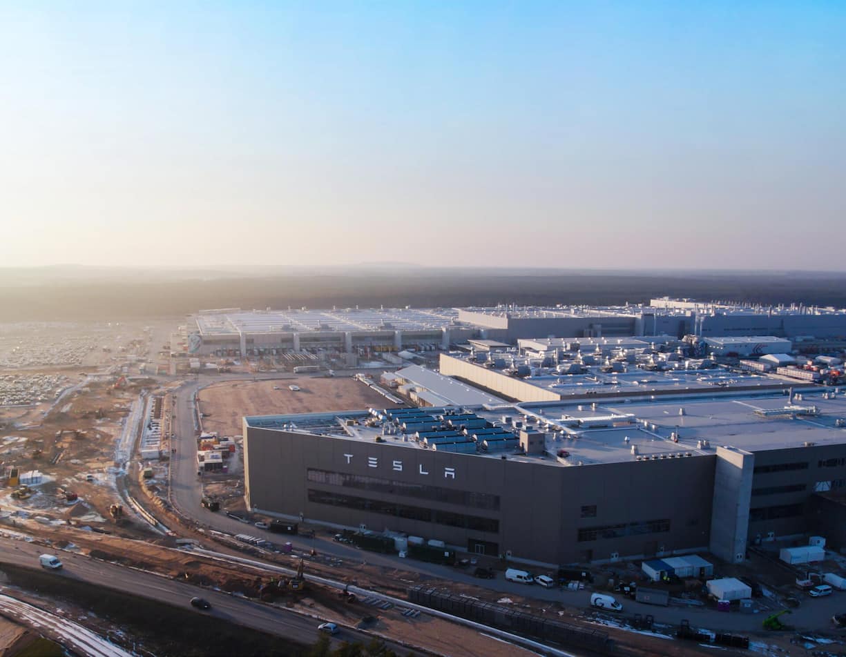 <p>Berlin: Die Auslastung in den Gigafactories lässt derzeit zu wünschen übrig. Investoren hoffen auf das neu designte Model Y.</p>