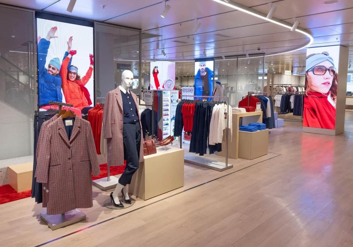 <p>Neues Ladenkonzept: Mit einem aufgefrischten Laden-Design will ­Manor seine Ware besser präsentieren und sich von Konkurrenten wie Coop City abheben.</p>