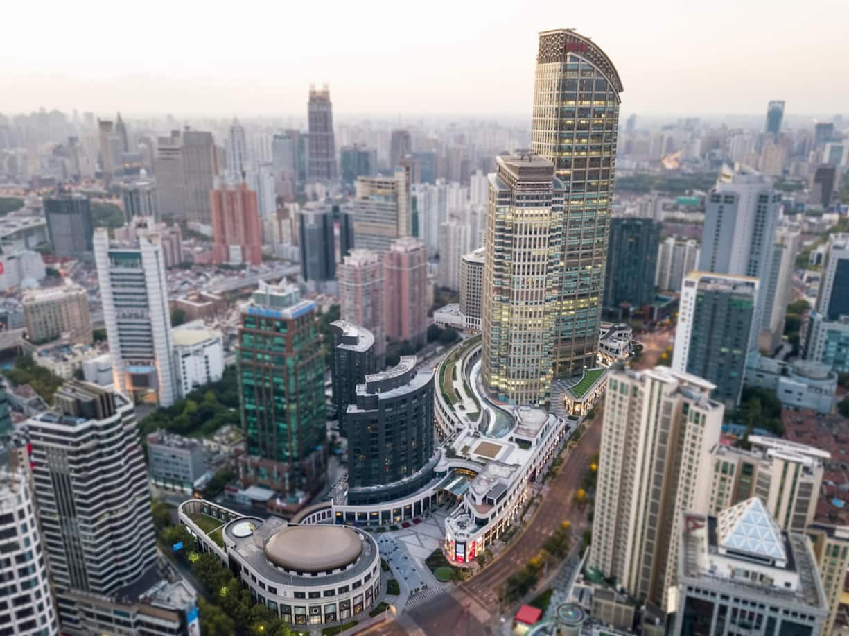 <p>Mit der Eröffnung der ersten direkt von Rolex unter dem Bucherer-Banner betriebenen Boutique in China – im Einkaufszentrum Taikoo Hui in Shanghai – hat Dufour ein starkes Zeichen für seine anvisierte globale Distributionsstrategie gesetzt.</p>