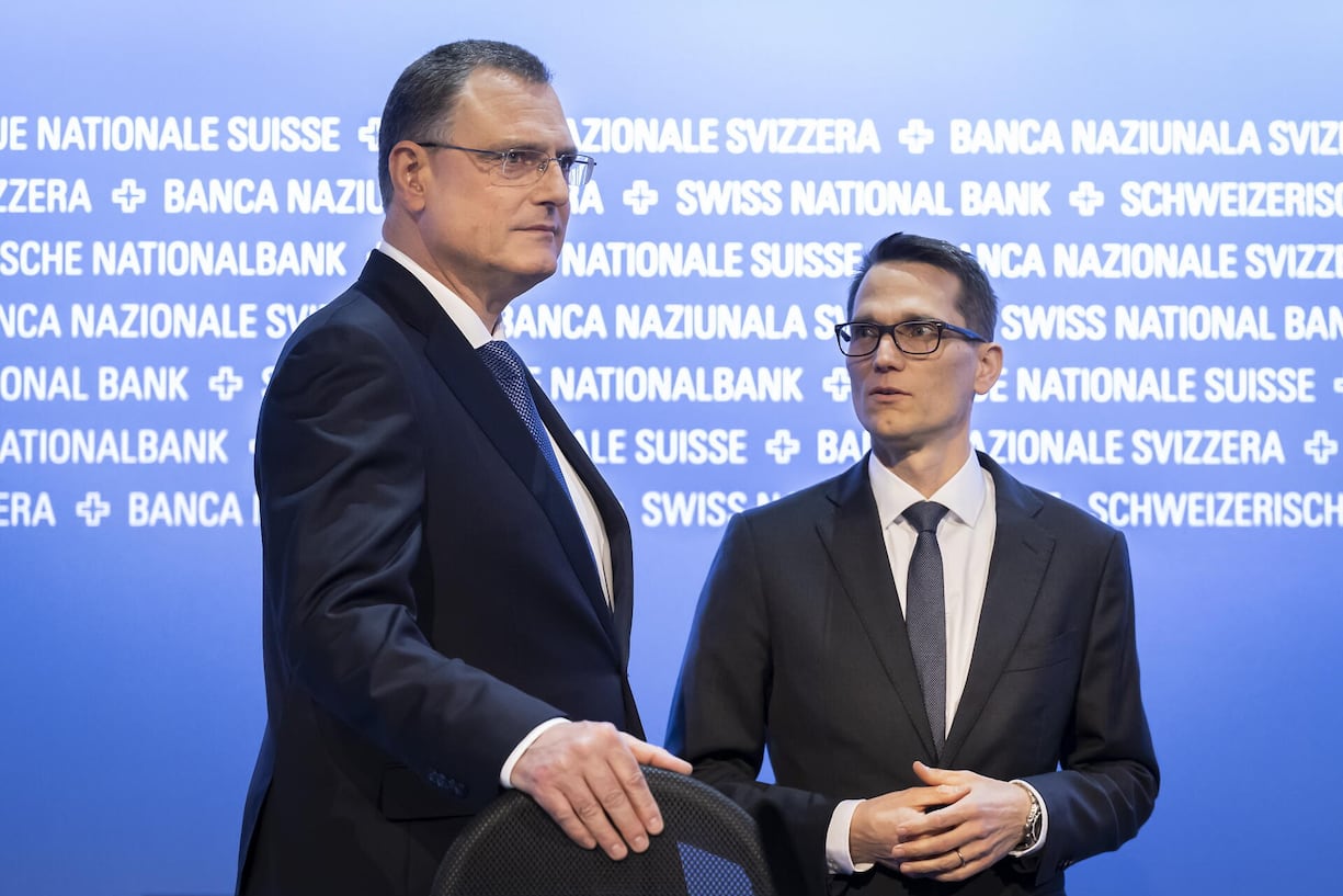 <p>Erstes Treffen vor 22 Jahren: SNB-Langzeit-Präsident Thomas ­Jordan (l.) mit seinem Nachfolger.</p>