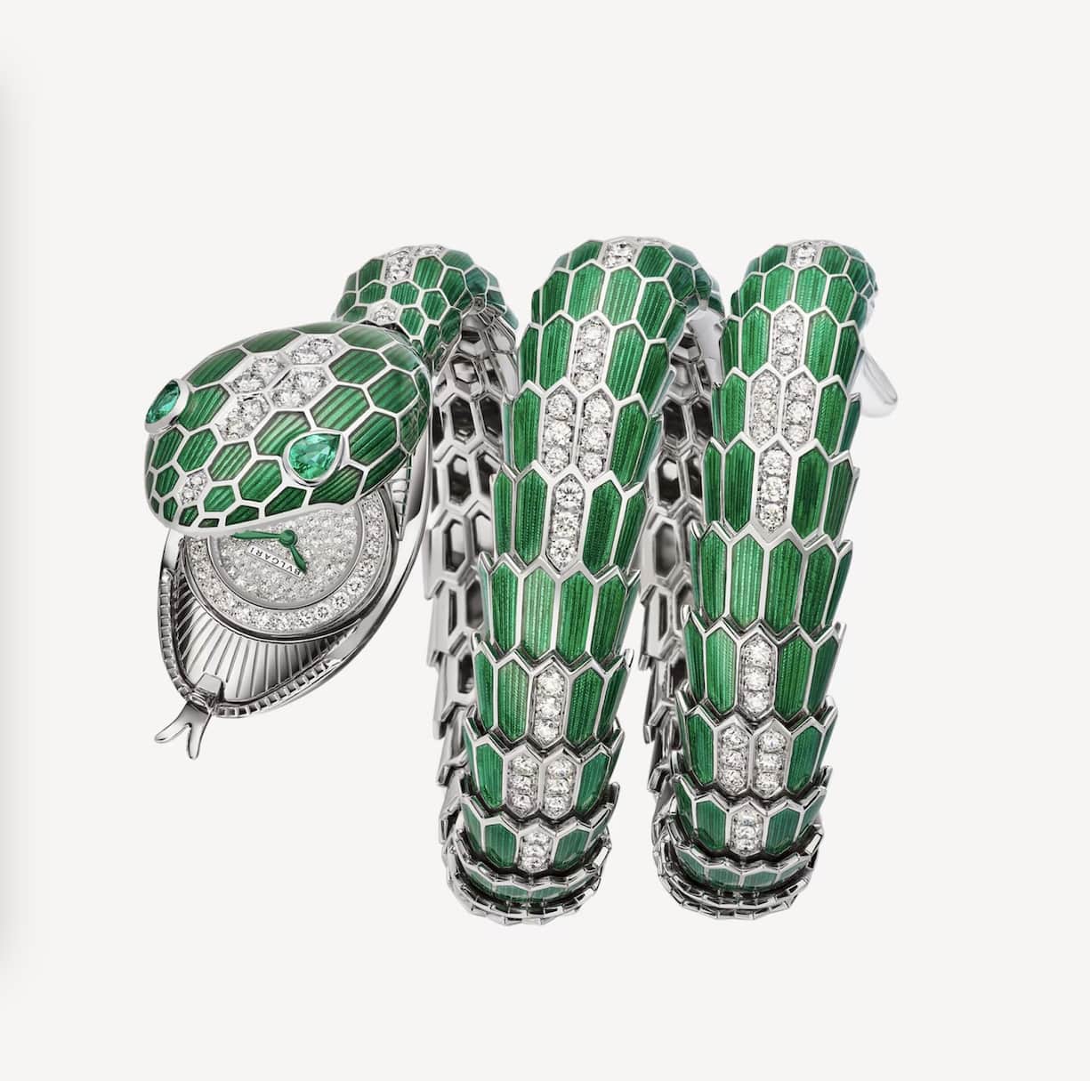 <p>In der Serpenti Misteriosi mit dem legendären Schlangenmotiv von Bulgari tickt das speziell für diese Preziose hergestellte zwölf Millimeter kleine mechanische Piccolissimo-Uhrwerk.</p>