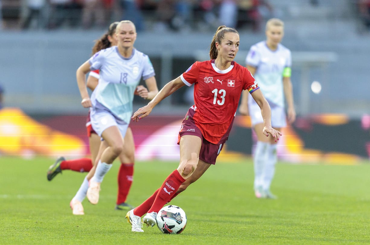 <p>Beim EM-Eröffnungspiel trifft die Schweiz wieder auf Norwegen – viel Druck für Captain Lia Wälti.</p>