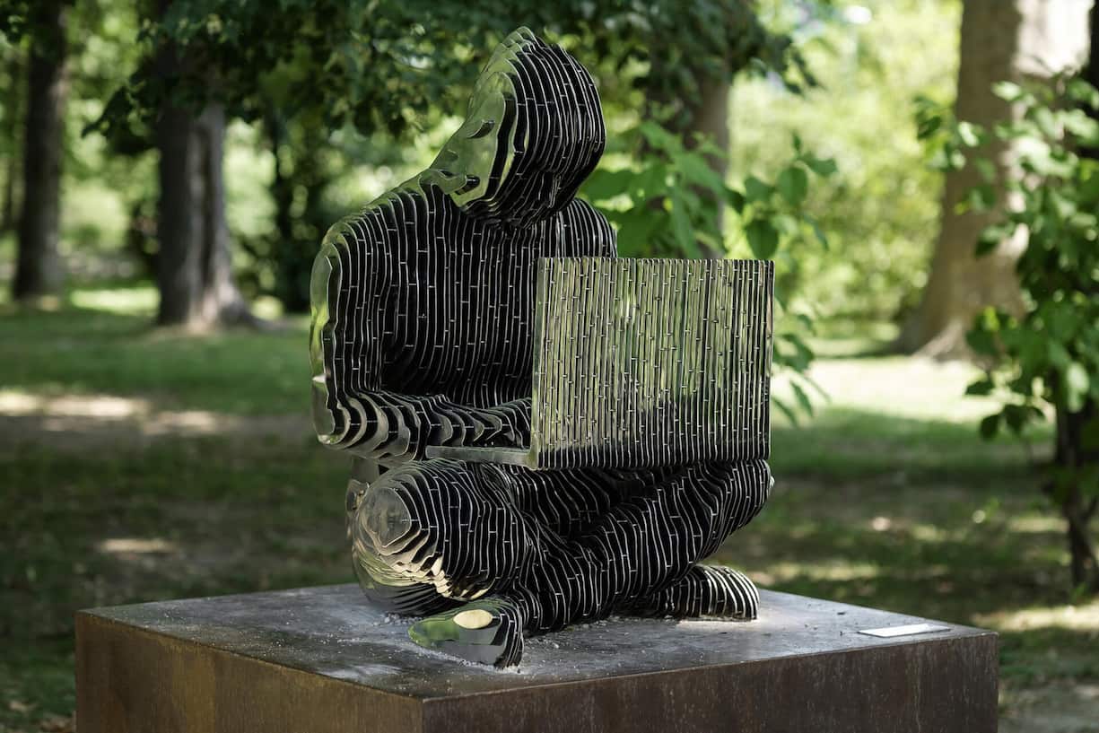 <p>Statue zu Ehren von Bitcon-Gründer Satoshi Nakamoto in Lugano. Gespendet von Tether, geschaffen von Devasinis Partnerin.</p>