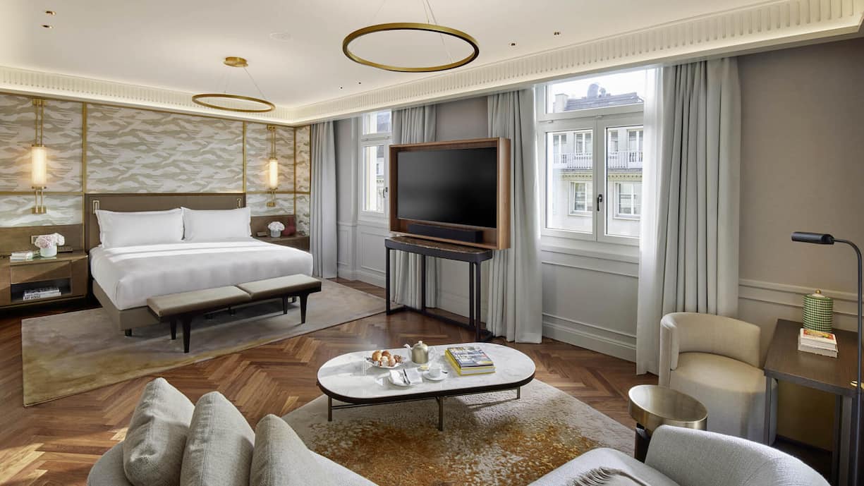 <p>Mandarin Oriental Savoy</p>