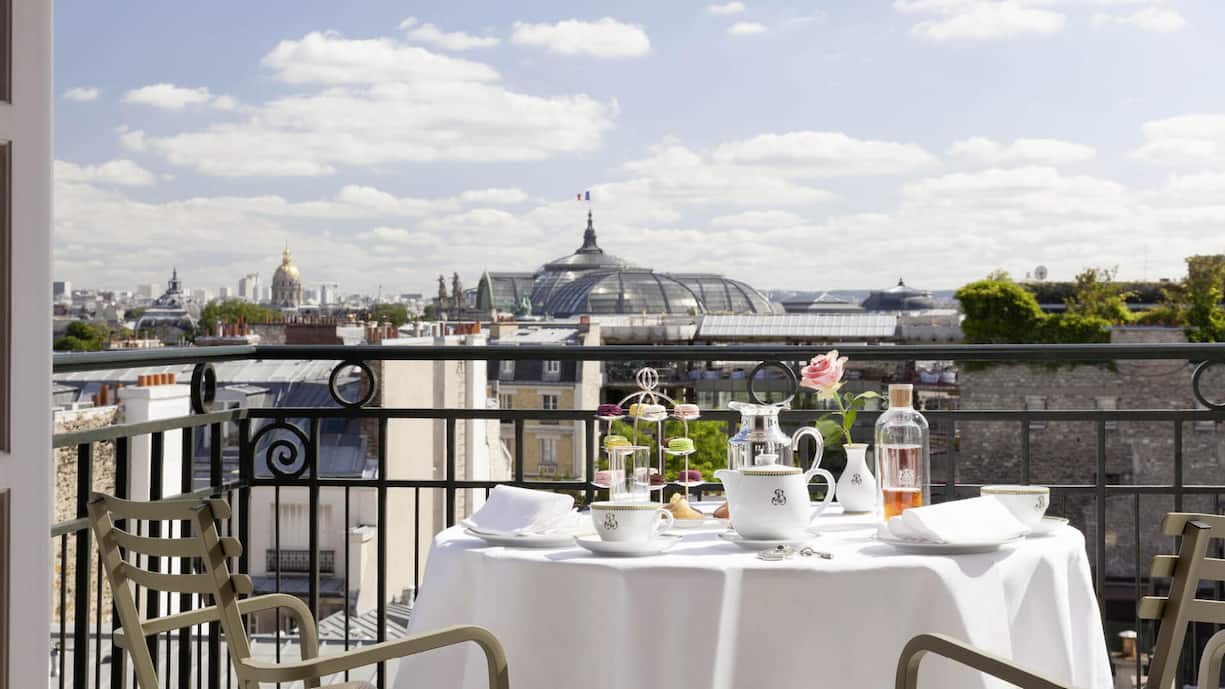 <p>Le Bristol</p>