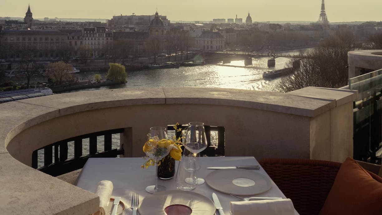 <p>Cheval Blanc Paris</p>