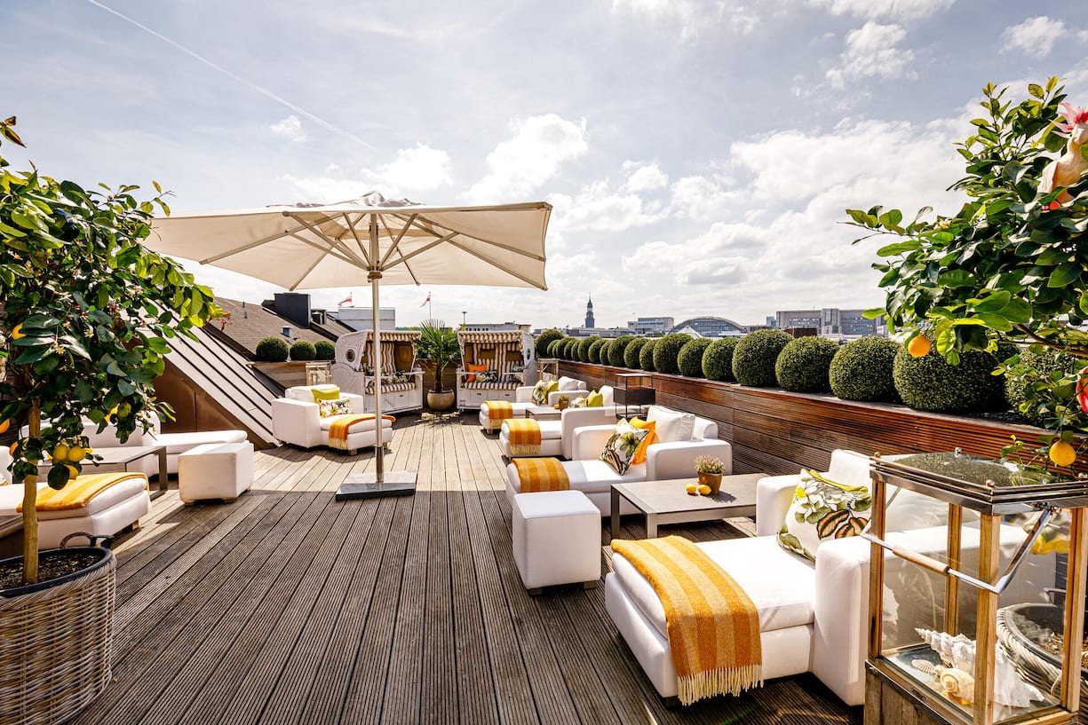 <p>Vier Jahreszeiten</p>
<p>Das am besten gehütete Geheimnis Hamburgs: die 300 Quadratmeter grosse Dachterrasse.</p>