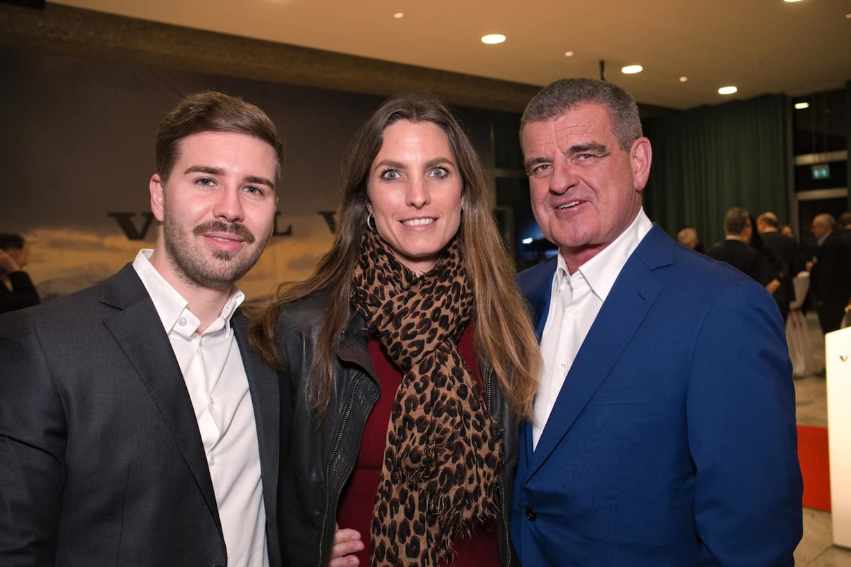 <p>Peter Spuhler, seine Frau Daniela (Mitte) und Sohn Lucas (l.) bilden den Kern der PCS Holding.</p>