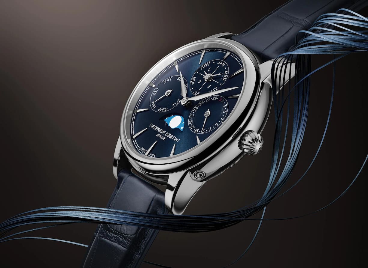 <p>Die Uhr gibt es auch mit blauem Zifferblatt.</p>