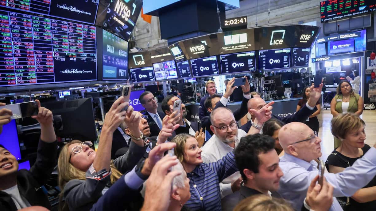 Gäste bei einem IPO an der New York Stock Exchange. ­Anders als die Besucher werden die ­aktiven ETFs wohl nicht mehr vom ­Börsenparkett verschwinden.