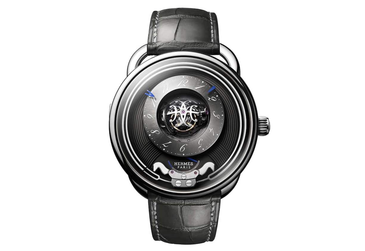 <p>Arceau Duc Attelé</p>
<p>Mit der Uhr betrat Hermès 2024 die Königsklasse der Uhrmacherei: die Minutenrepetition, welche die Zeit – Stunden, Viertelstunden und Minuten – anzeigen kann.</p>