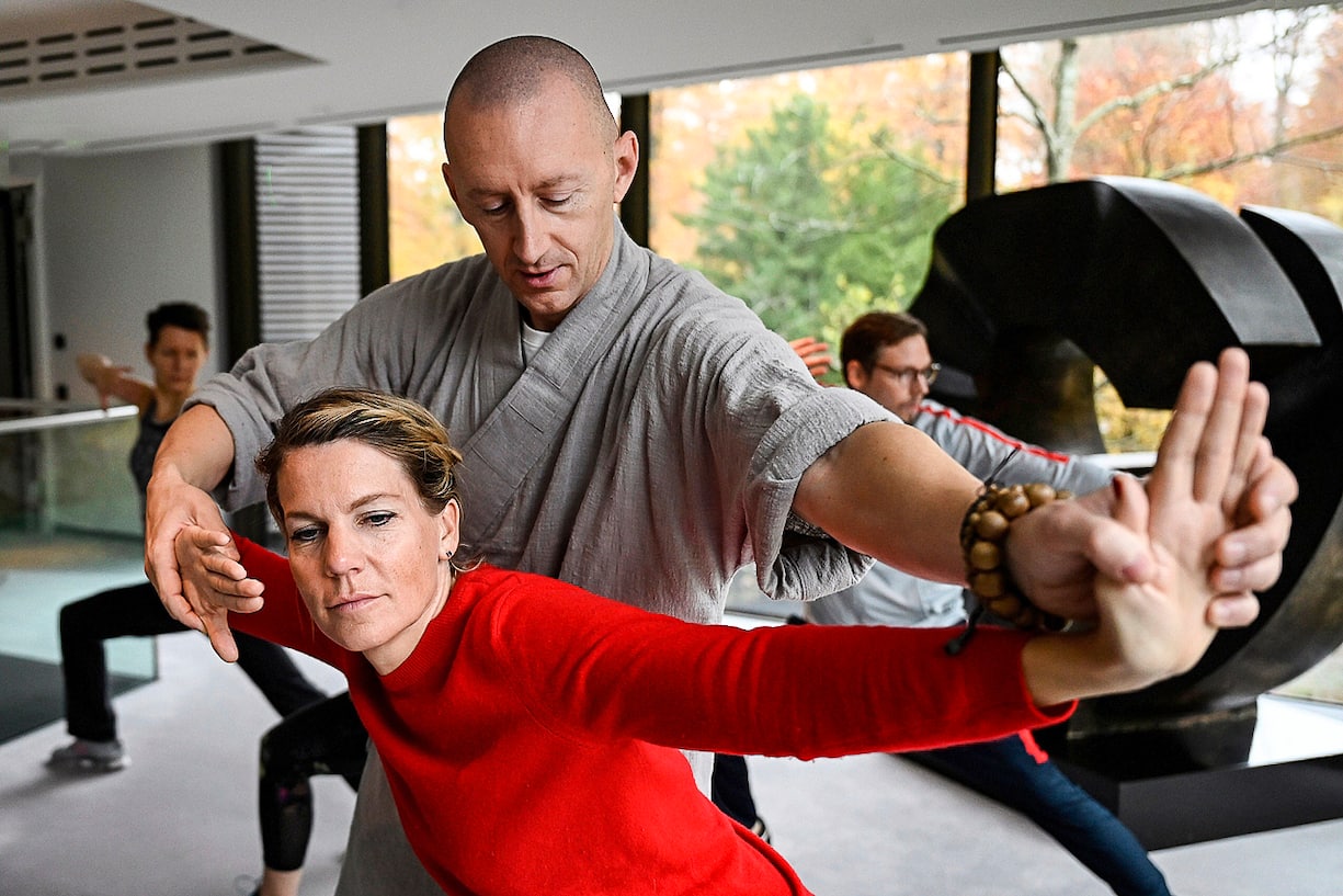 10.11.2019; ZÃ¼rich; BILANZ - Shaolin MoÌnch Shi Xing Mi; Shaolin MoÌnch Shi Xing Mi (Walter Gjergia) wÃ¤hrend seinem Workshop Meditations-Retreats (Ancient wisdom for the modern times) im Grand Hotel Dolder in ZÃ¼rich. Â© Valeriano Di Domenico