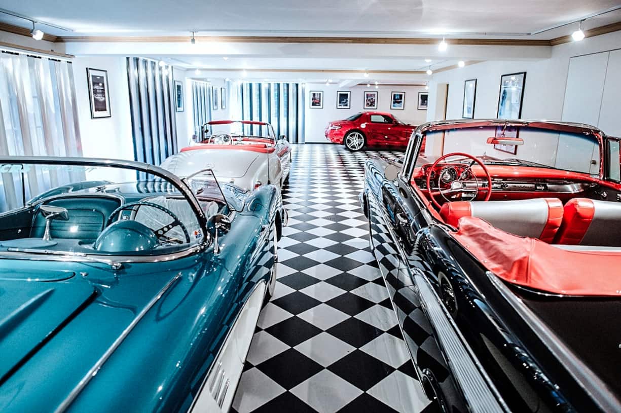Chalet in Gstaad: Oldtimersammlung Garage