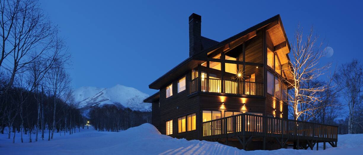 Chalet Kitsutsuki im Alpenstil in Japans Skiregion Niseko 