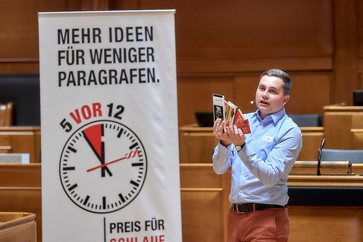 Preisverleihung des 5vor12-Preis fuer Deregulierung von StrategieDialog21 und dem Swiss Venture Club im Rathaus Bern. Christian Siegenthaler, Preistraeger 5vor12-Preis. © Adrian Moser / Bilanz
