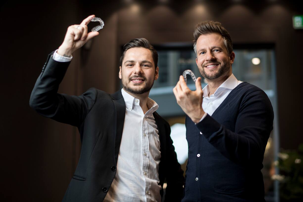 Ertan Wittwer, links, und Marcel Kubli, rechts, die Gruender von Bestsmile, aufgenommen am Dienstag, 5. Februar 2019 in Sankt Gallen.