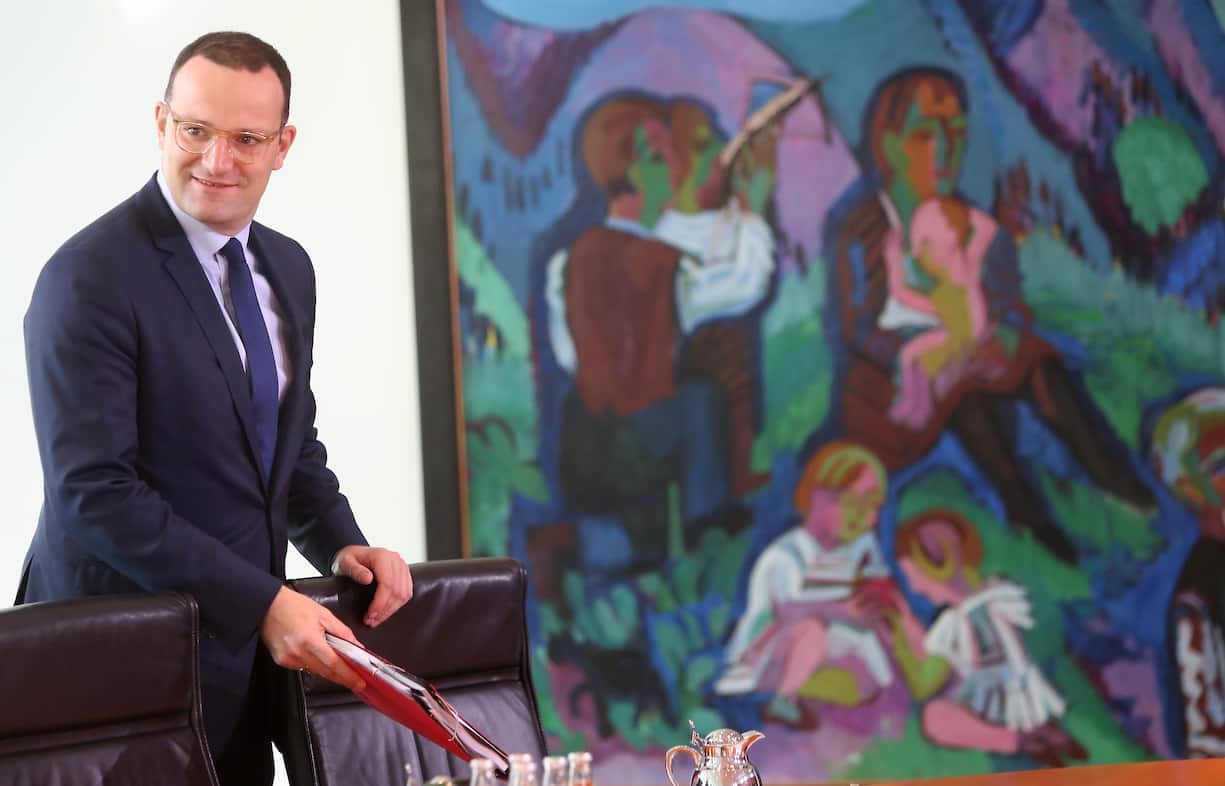 BERLIN, GERMANY - SEPTEMBER 26:  Health Minister Jens Spahn (CDU) arrives for the weekly German federal Cabinet meeting on September 26, 2018 in Berlin, Germany. High on the meeting's agenda was discussion of improving patient health care services.  (Photo by Adam Berry/Getty Images)