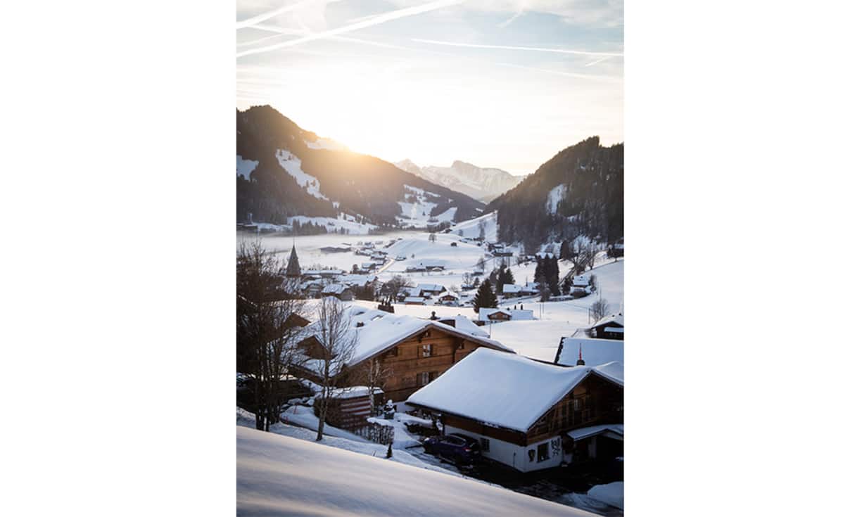 Gstaad Blick auf Saanen vom Hotel Huus